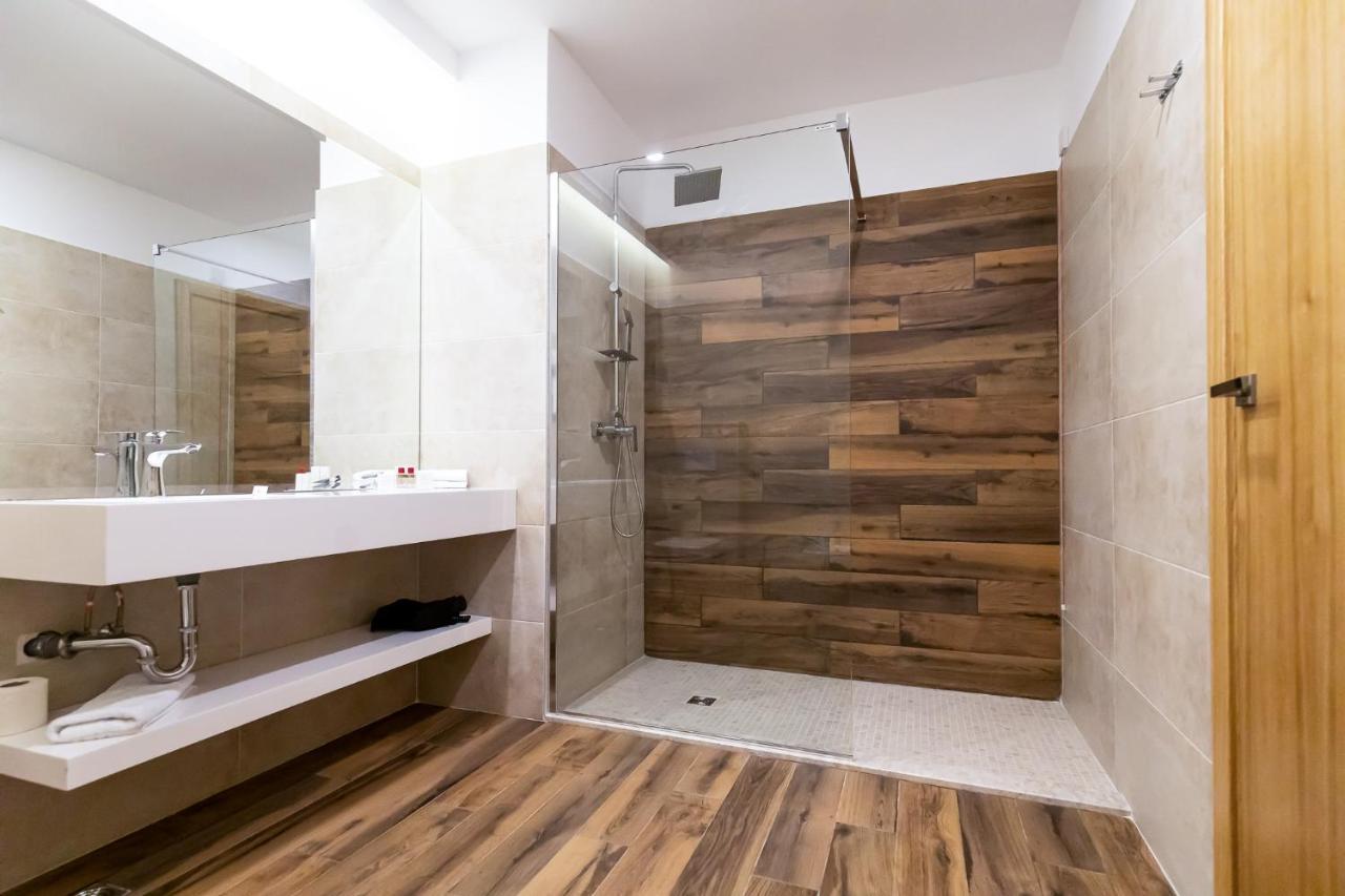 Grand View Hotel & Suites Copou Iasi Buitenkant foto