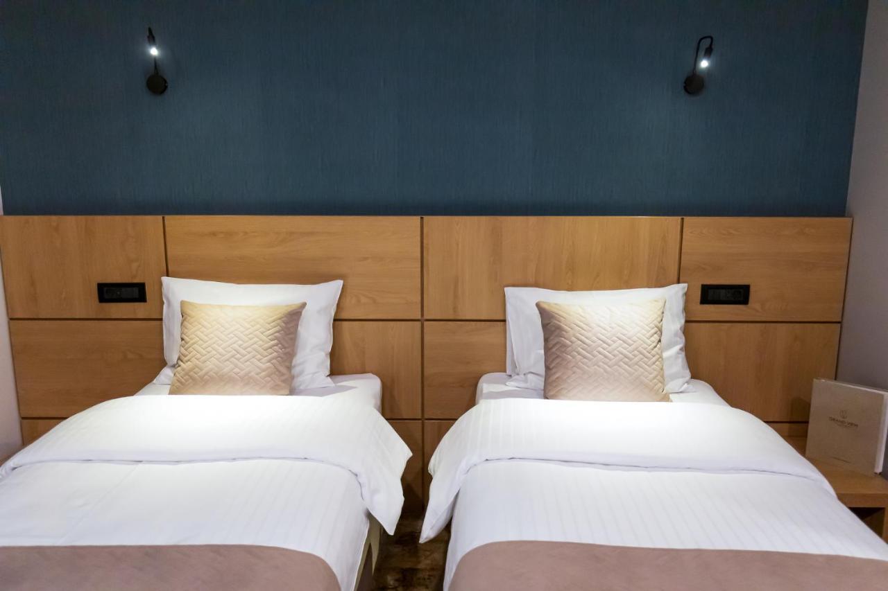 Grand View Hotel & Suites Copou Iasi Buitenkant foto